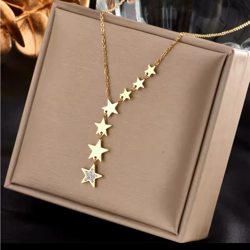 Gold star necklace
